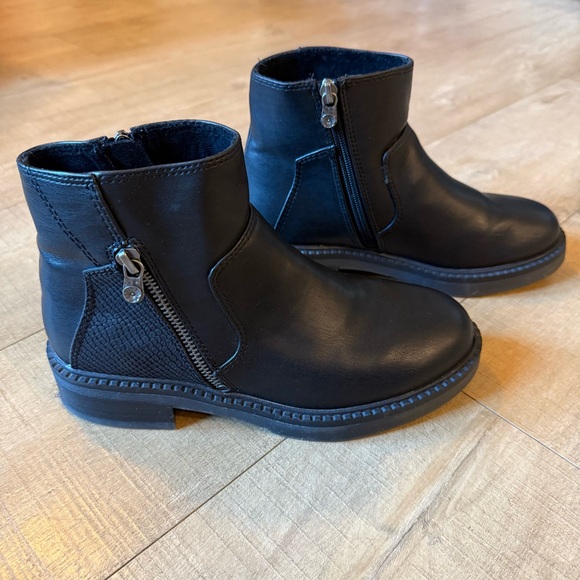 Blowfish Malibu Vienna boot vegan zipper stacked heel black size 8 - Picture 2 of 15